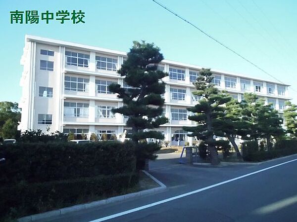 浜松市立南陽中学校（303m）