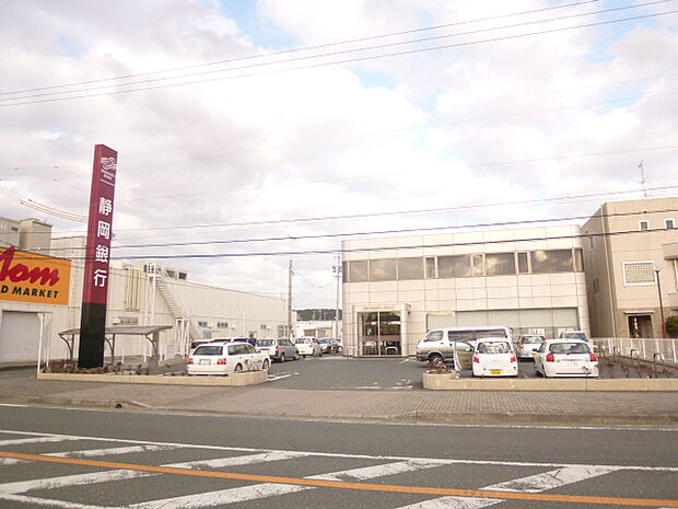 静岡銀行山梨支店（183m）