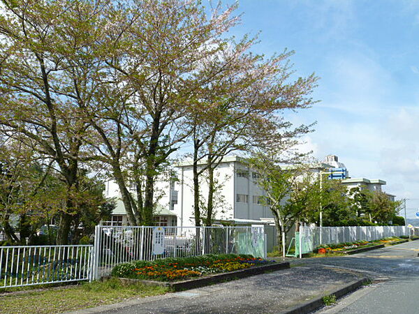 袋井市立山名小学校（1303m）