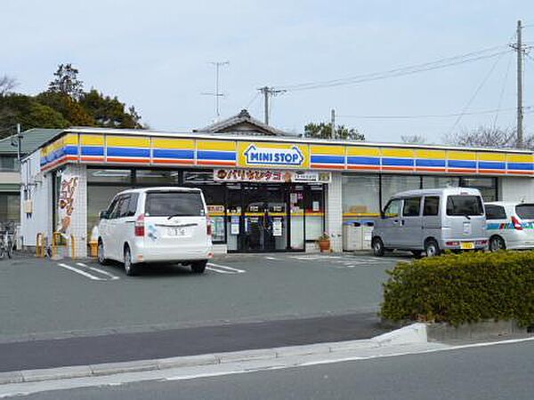 セブンイレブン東名袋井インター店（586m）