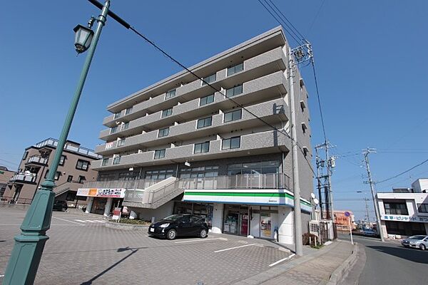 ファミリーマート 鷲津駅前店（1300m）