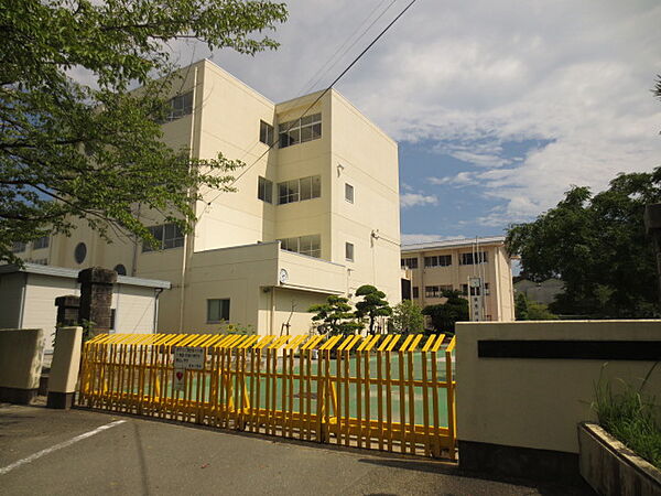 湖西市立鷲津小学校（1800m）
