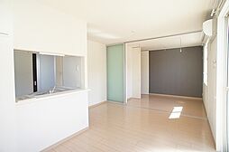 ユウ・フォーリット C102 1階2LDKのリビング/ダイニング