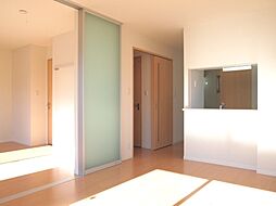 カトリーヌ　E 201 2階2LDKのリビング/ダイニング