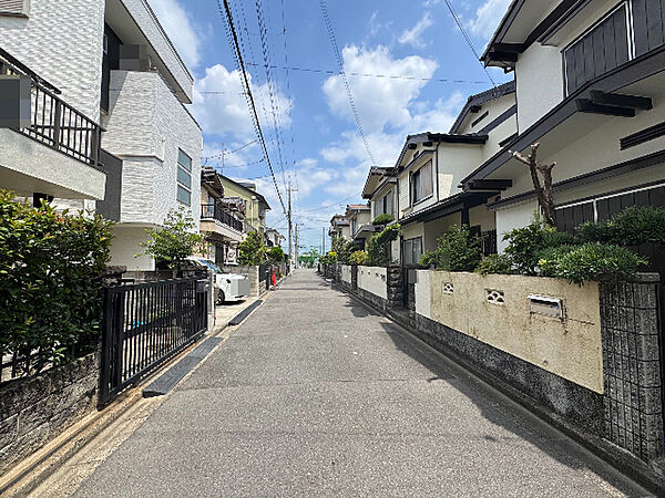 周辺には買物施設や生活施設が充実しており生活至便な立地です