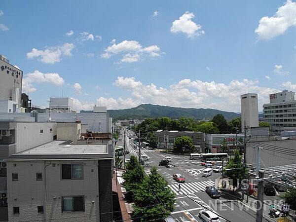 画像28:屋上から大文字山が見えます。