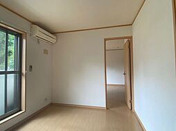 ブリリアンコート 102 2階1LDKの寝室