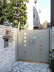 11 / 23