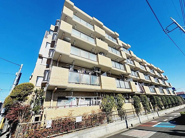 こちらのマンションは、全40戸のコミュニティです。浦和駅まで徒歩14分。程よい距離感の静かな住環境。 