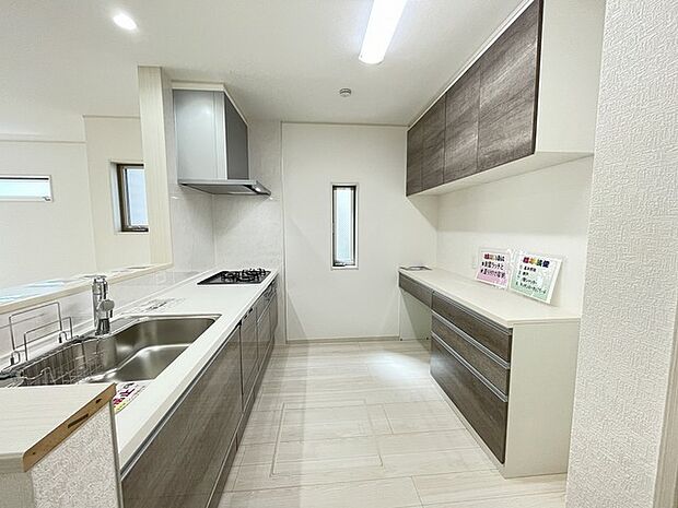 お子様と並んで料理をしても余裕のゆとりのキッチン