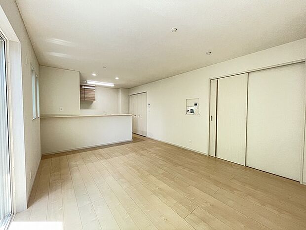 ご家族みんながゆったりくつろげる広々リビング。 