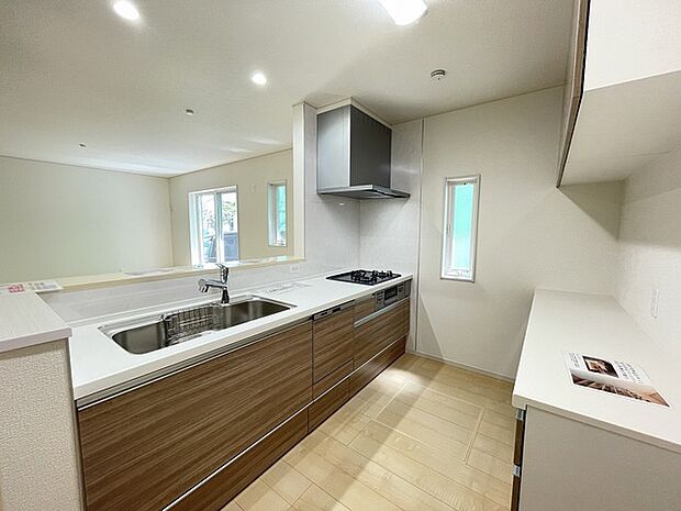 料理をしながらでもご家族との会話を楽しめる対面キッチン。 