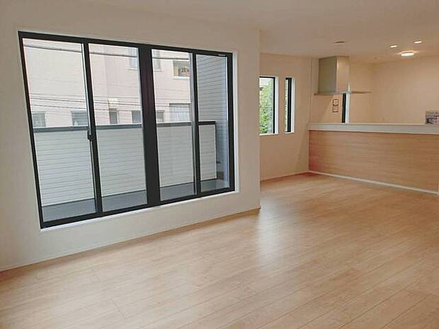 ご家族みんながゆったりくつろげる広々リビング。