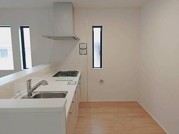 お子様と並んで料理をしても余裕のゆとりのキッチン