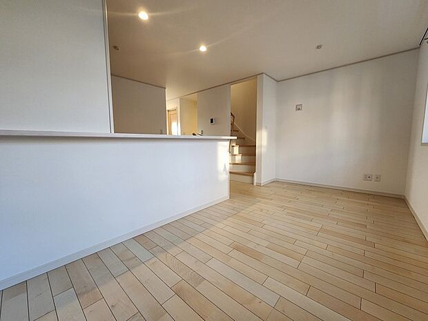 解放感あふれる2階リビングは、自然に光と風に恵まれます。 