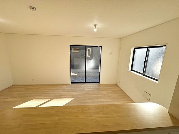 穏やかな光が、清々しい空間を優しく包み込みます。