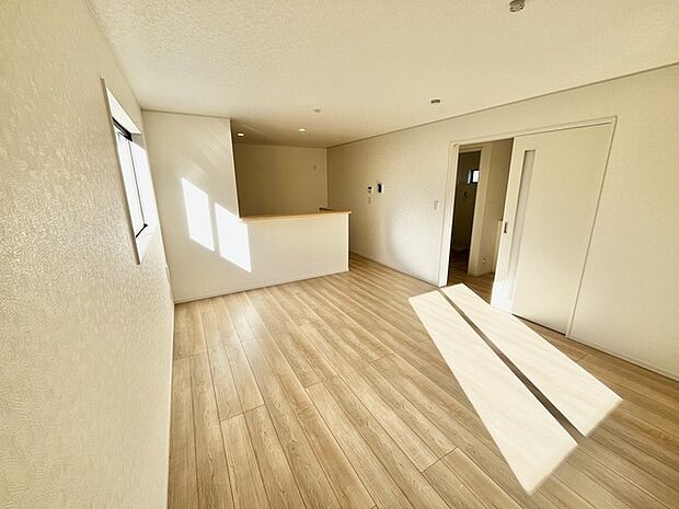 開放感と採光にこだわった広々ＬＤＫ。 