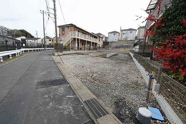 前面道路含む外観