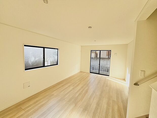 ご家族みんながゆったりくつろげる広々リビング。 