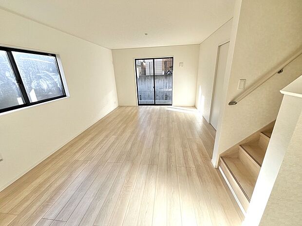 リビングに自然と人が集まるリビングイン階段採用プラン。 