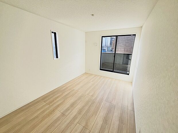 広々バルコニーから、たっぷり太陽の恵みが得られます。