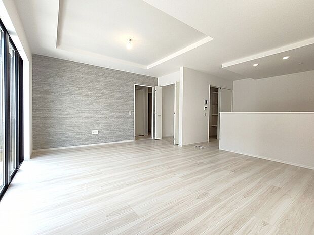 ご家族みんながゆったりくつろげる広々リビング。