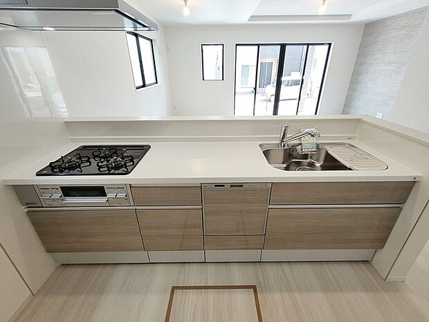 料理をしながらでもご家族との会話を楽しめる対面キッチン。