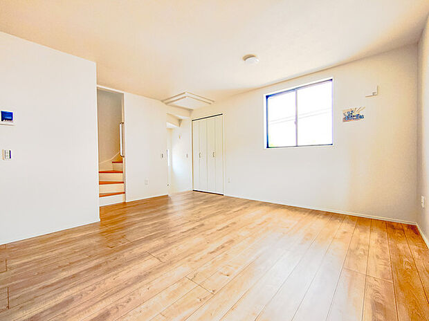 ご家族みんながゆったりくつろげる広々リビング。 