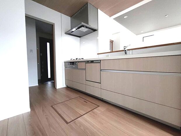 ご家族を近くに感じられる対面キッチン。 