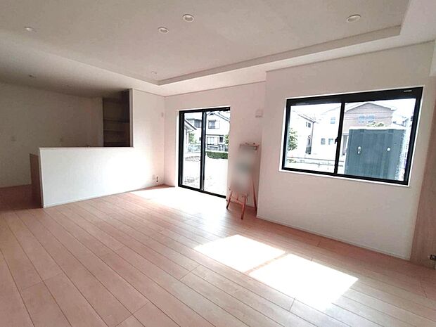 ご家族みんながゆったりくつろげる広々リビング。 