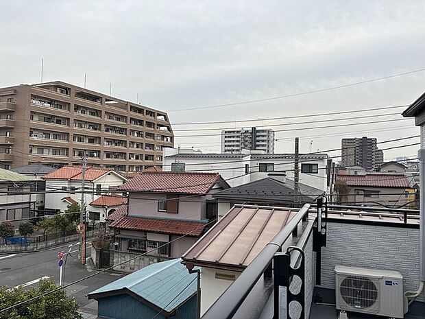 広がる街並みを望む、穏やかな住環境。