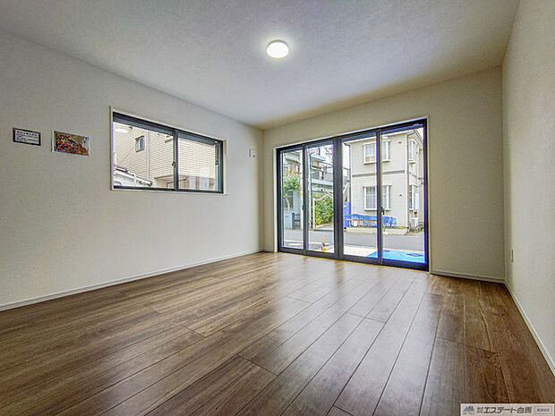 ご家族みんながゆったりくつろげる広々リビング。