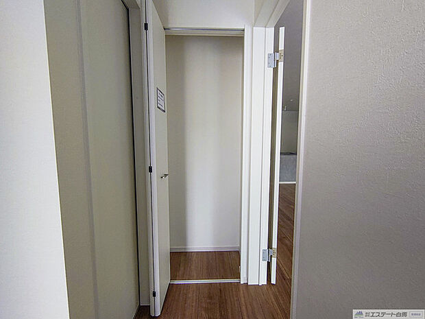 玄関ロビー内_収納