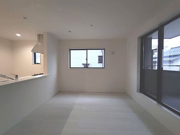 ご家族みんながゆったりくつろげる広々リビング。 