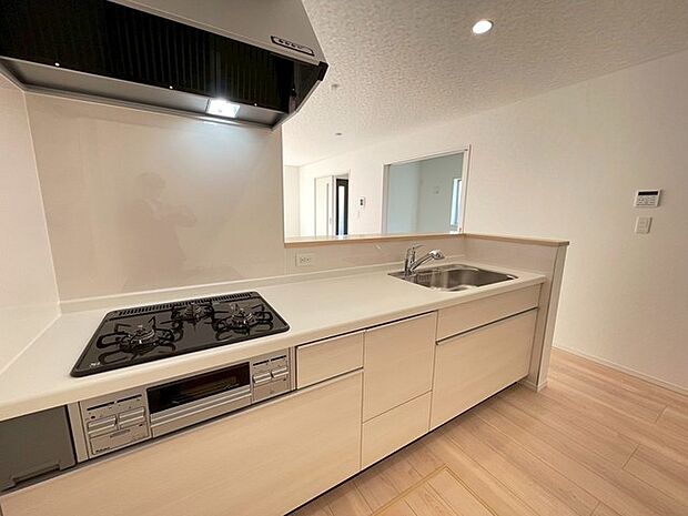 お子様と並んで料理をしても余裕のゆとりのキッチン