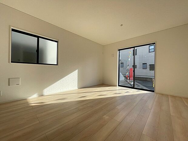 南側に大きな窓を配置、明るいリビングが出来ました。