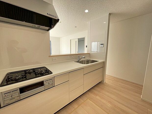 お子様と並んで料理をしても余裕のゆとりのキッチン