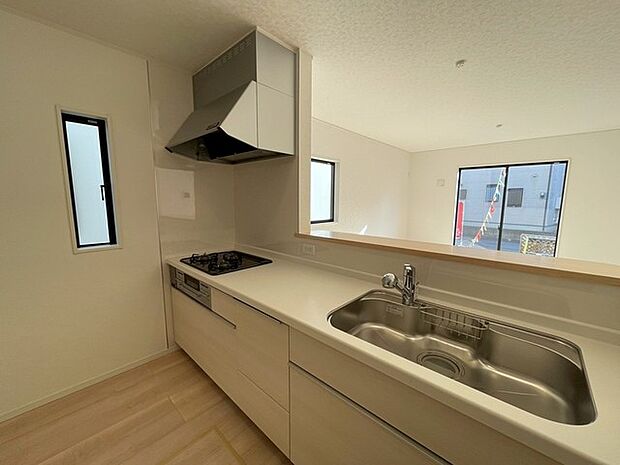 ご家族を近くに感じられる対面キッチン。