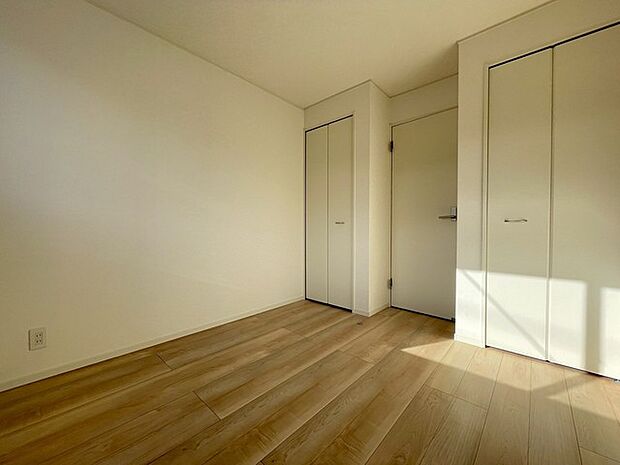 室内空間は明るい色合いで統一しています。