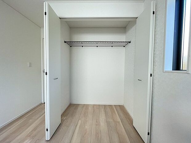 季節ごとの大物もしまえるたっぷりの収納スペース。