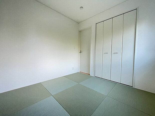 リビングと隣接したおしゃれな和室