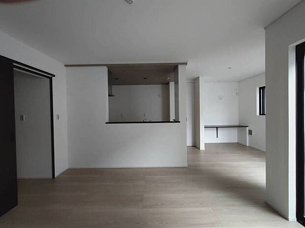 ご家族みんながゆったりくつろげる広々リビング。