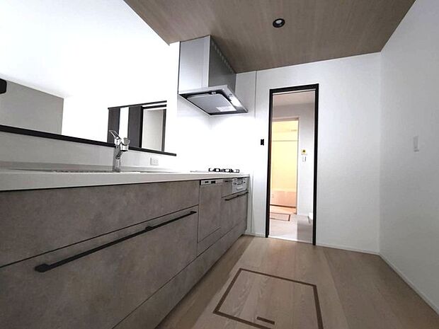 料理をしながらでもご家族との会話を楽しめる対面キッチン。