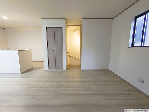 ご家族みんながゆったりくつろげる広々リビング。