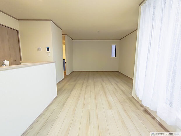 開放感と採光にこだわった広々LDK。