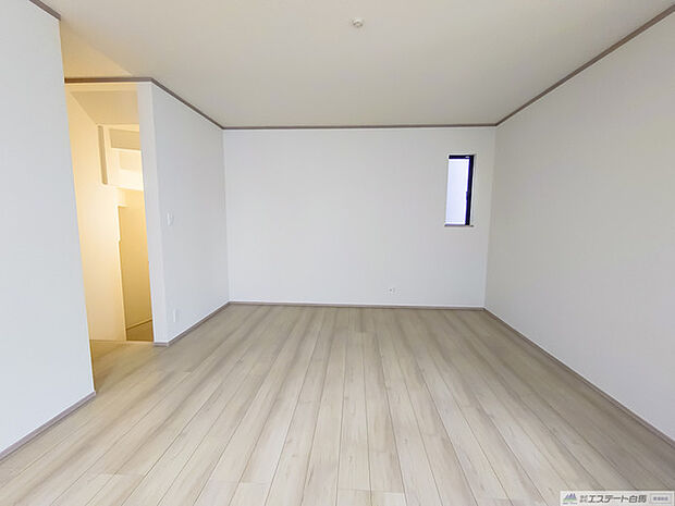 解放感あふれる2階リビングは、自然に光と風に恵まれます。