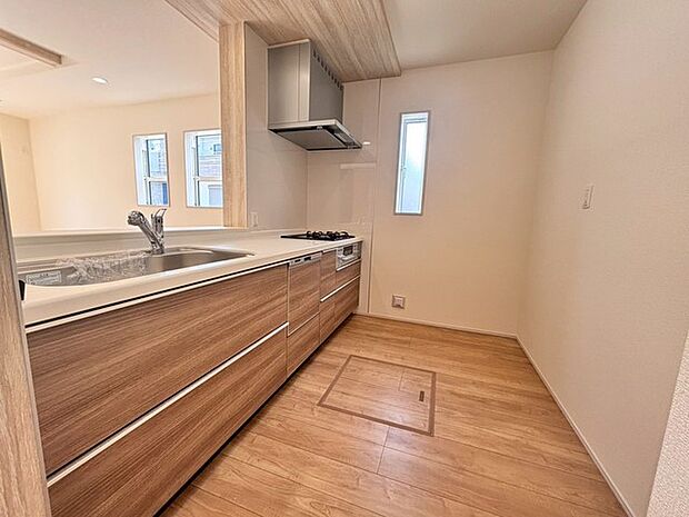 お子様と並んで料理をしても余裕のゆとりのキッチン 