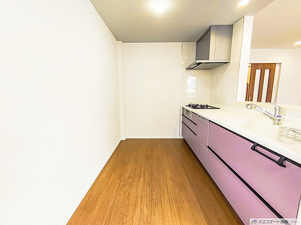 料理をしながらでもご家族との会話を楽しめる対面キッチン。