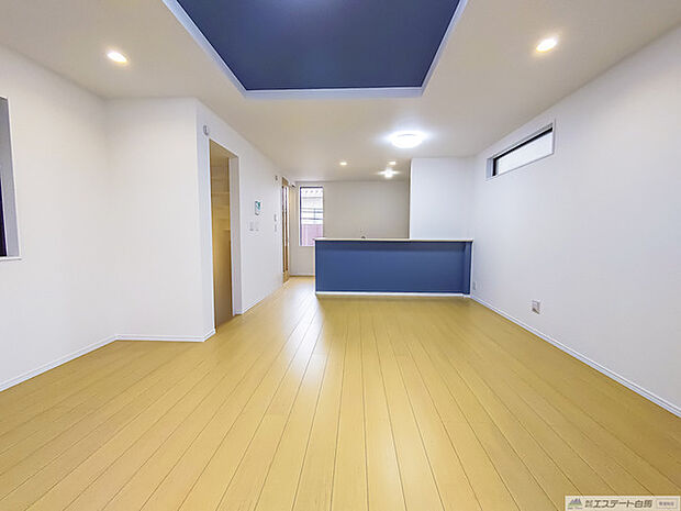 ご家族みんながゆったりくつろげる広々リビング。 