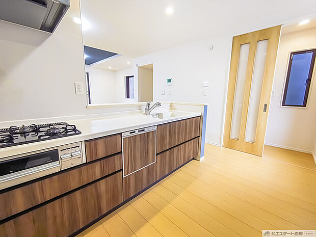 キッチンからリビング目線